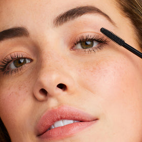 jane iredale tapered brush close-up reaching each lash