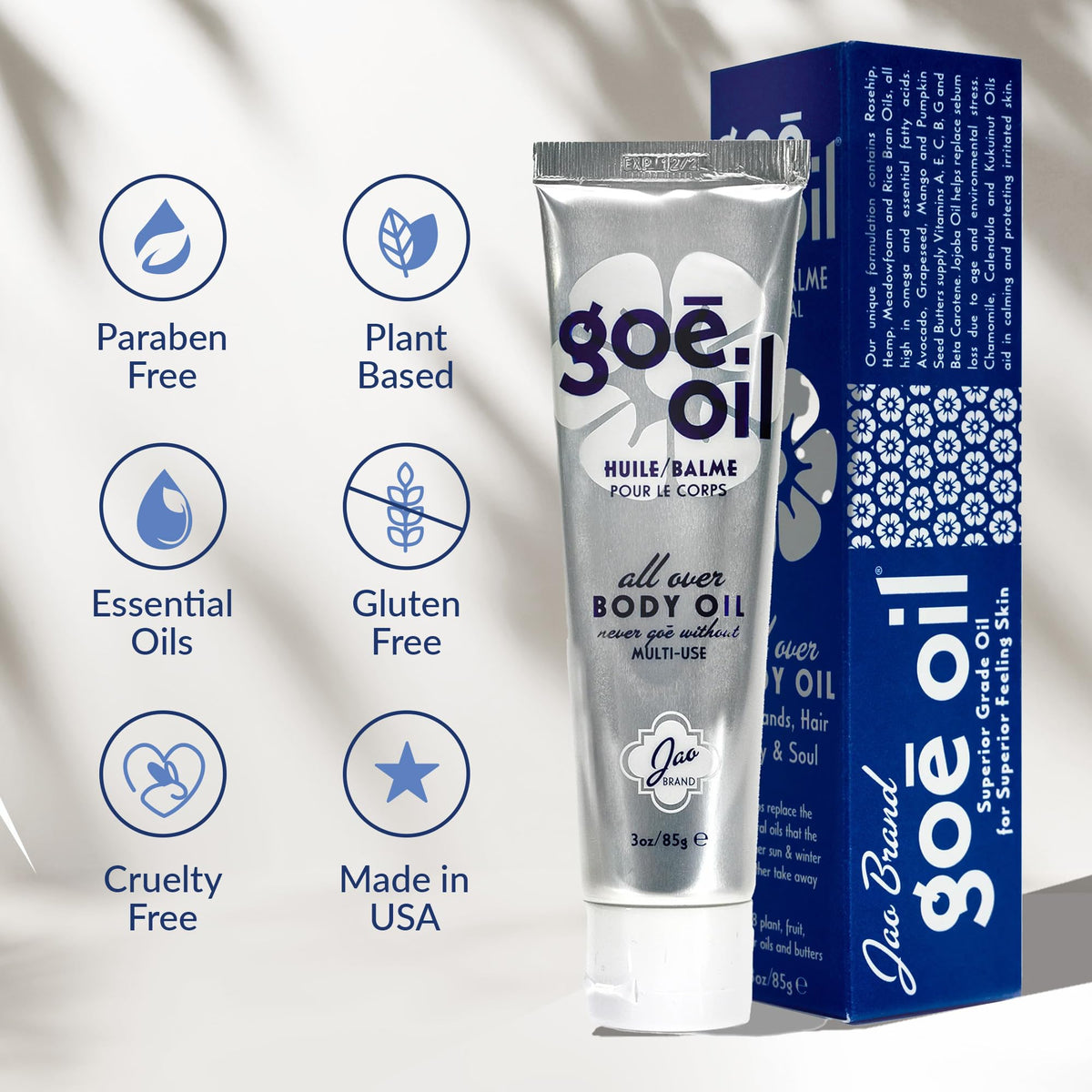 Jao Goē Oil smoothing hair ends to add shine and tame frizz naturally