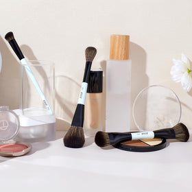Jessup brushes inside a makeup bag for organized everyday use