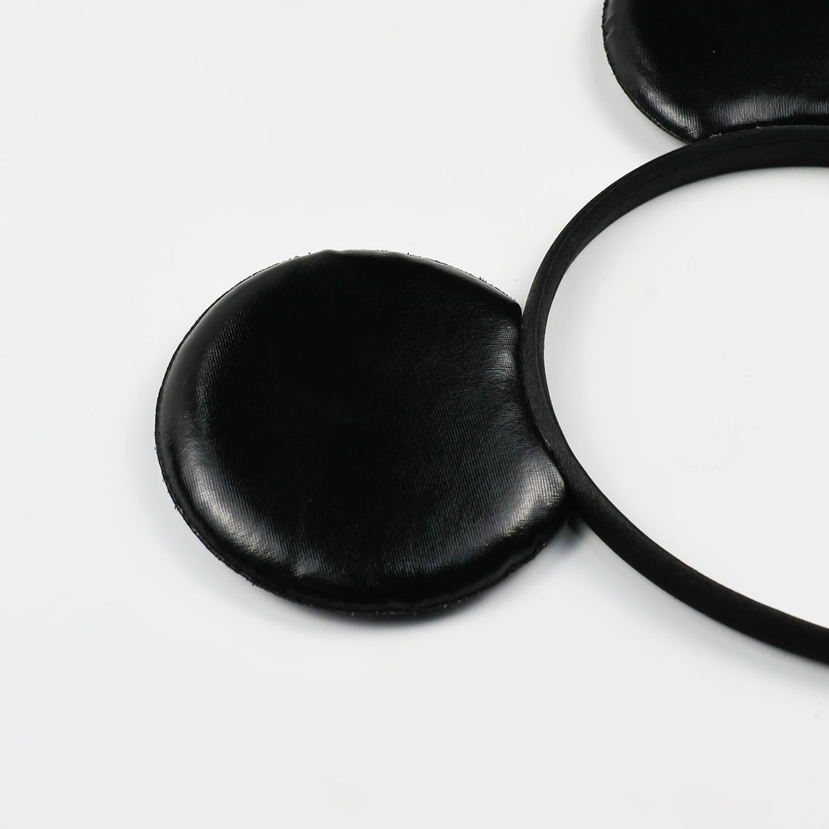 JIAHANG headband worn lifestyle shot demonstrating party-ready look and easy wear