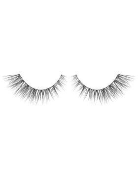 Jiocolor lashes worn on eye right side, showing seamless blend benefit