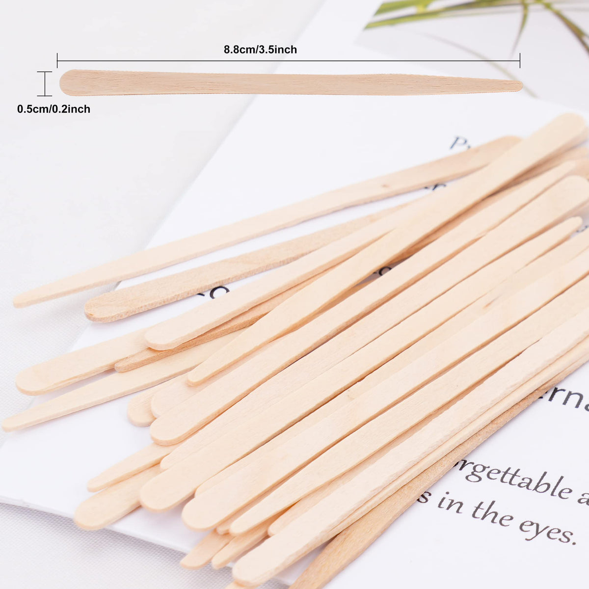 JIUHSHN close-up of spatula tip showing precise shape and clean edge for accurate application