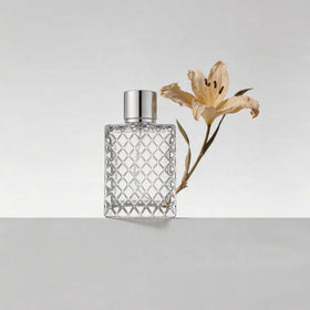 JJKMALL bottle held in hand for scale to show 100ml travel-friendly capacity