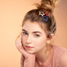 Joez Wonderful clip securing bangs to demonstrate secure, easy styling