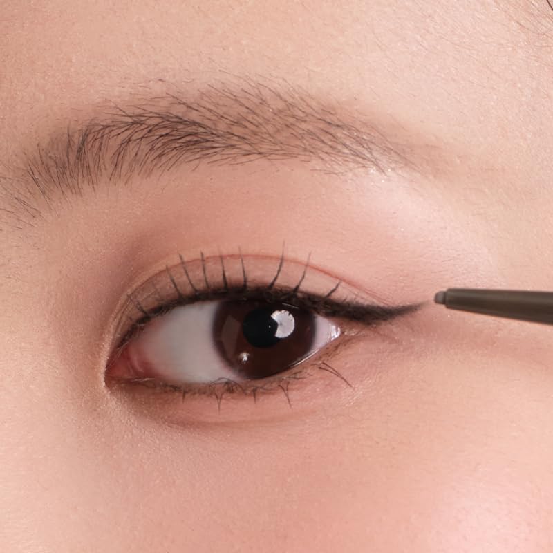 JUDYDOLL gel pencil swatch on skin showing smooth, pigment-rich texture