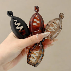 Jufenglin side profile of the banana-shaped barrette for comfortable low bun support