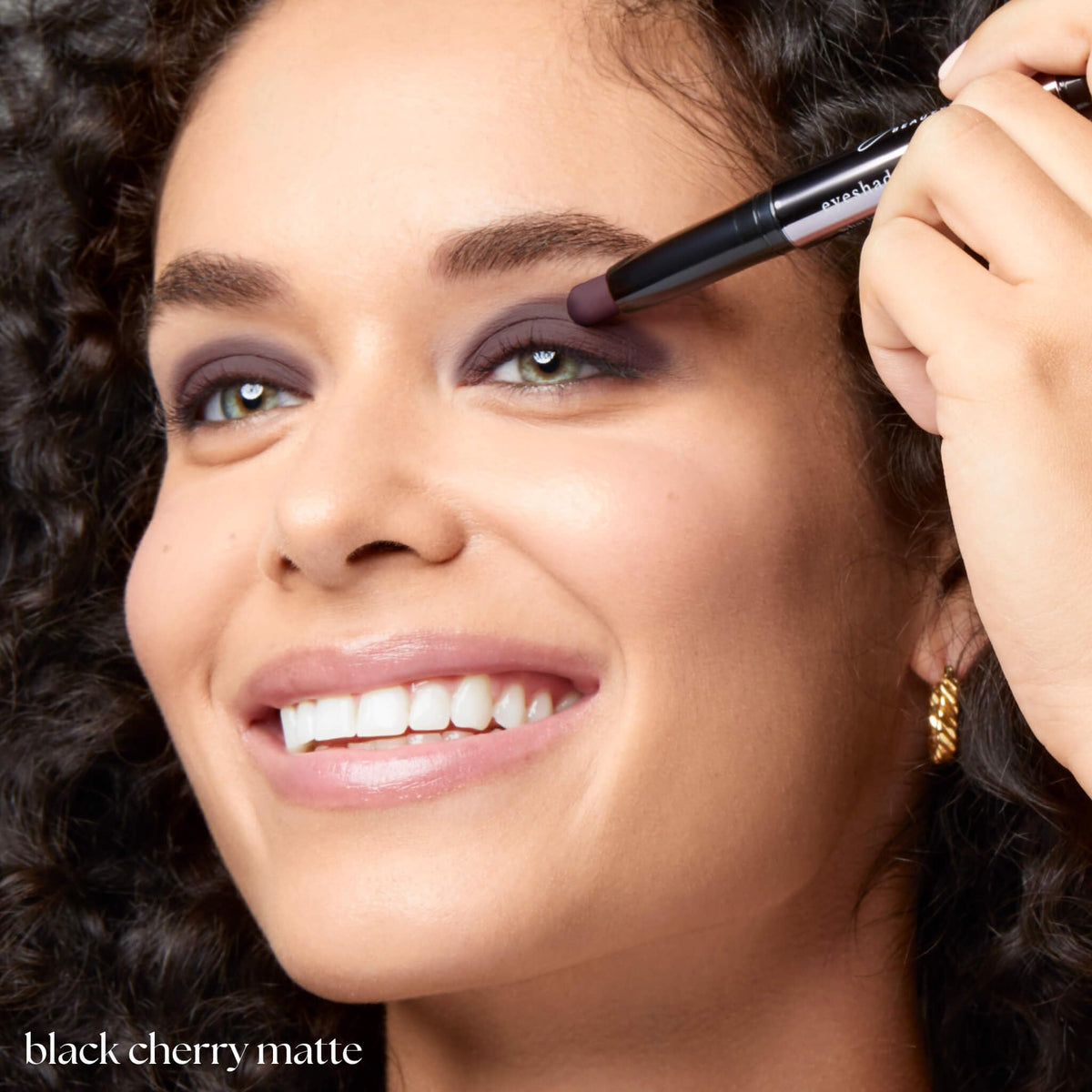 Julep eyeshadow applied on eyelid illustrating crease-resistant wear