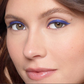 Julep applying pencil to waterline showing gentle, ophthalmologist-tested use