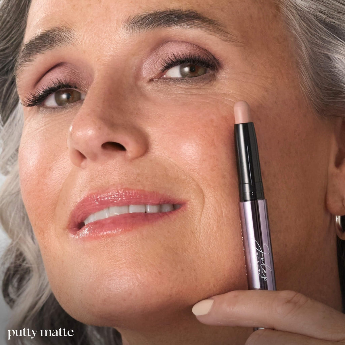 Julep Putty Matte application on eyelid for crease-resistant wear