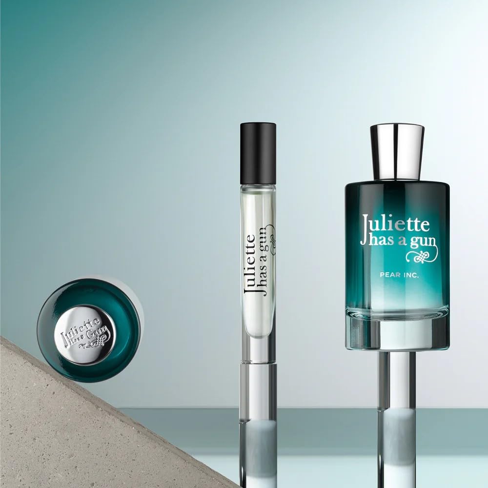 Juliette Has A Gun close-up of perfume liquid color highlighting clarity and premium formulation