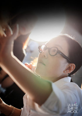 JUNG SAEM MOOL puff in a makeup bag for on-the-go touch-ups