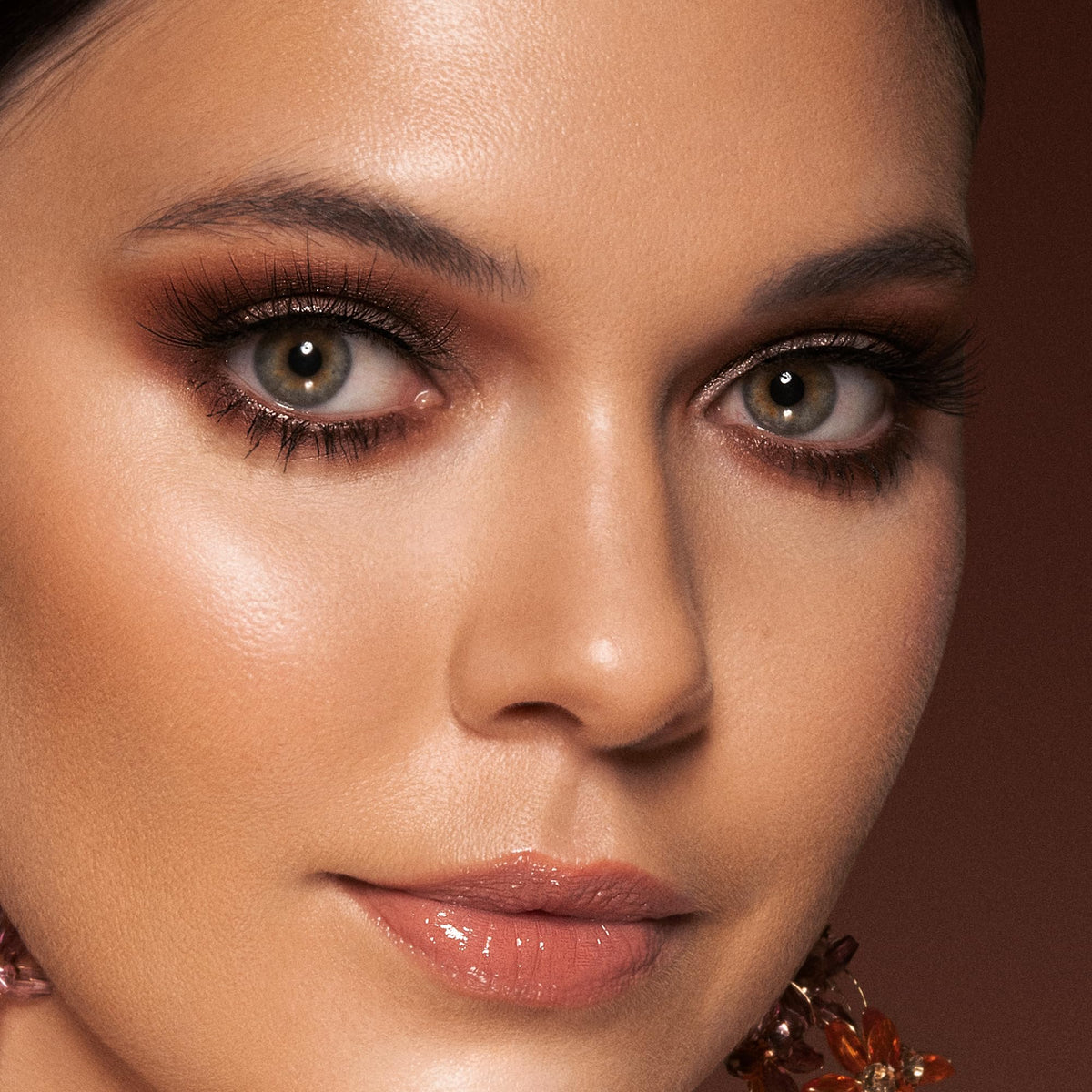 Juvia's Place shimmer shade pigment swipe demonstrating reflective payoff