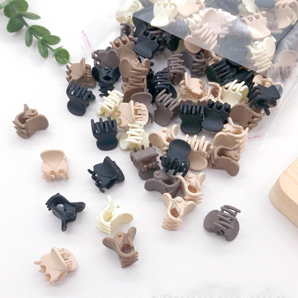 Kasmena gift box with clips staged for gifting, easy party-favor and present-ready benefit