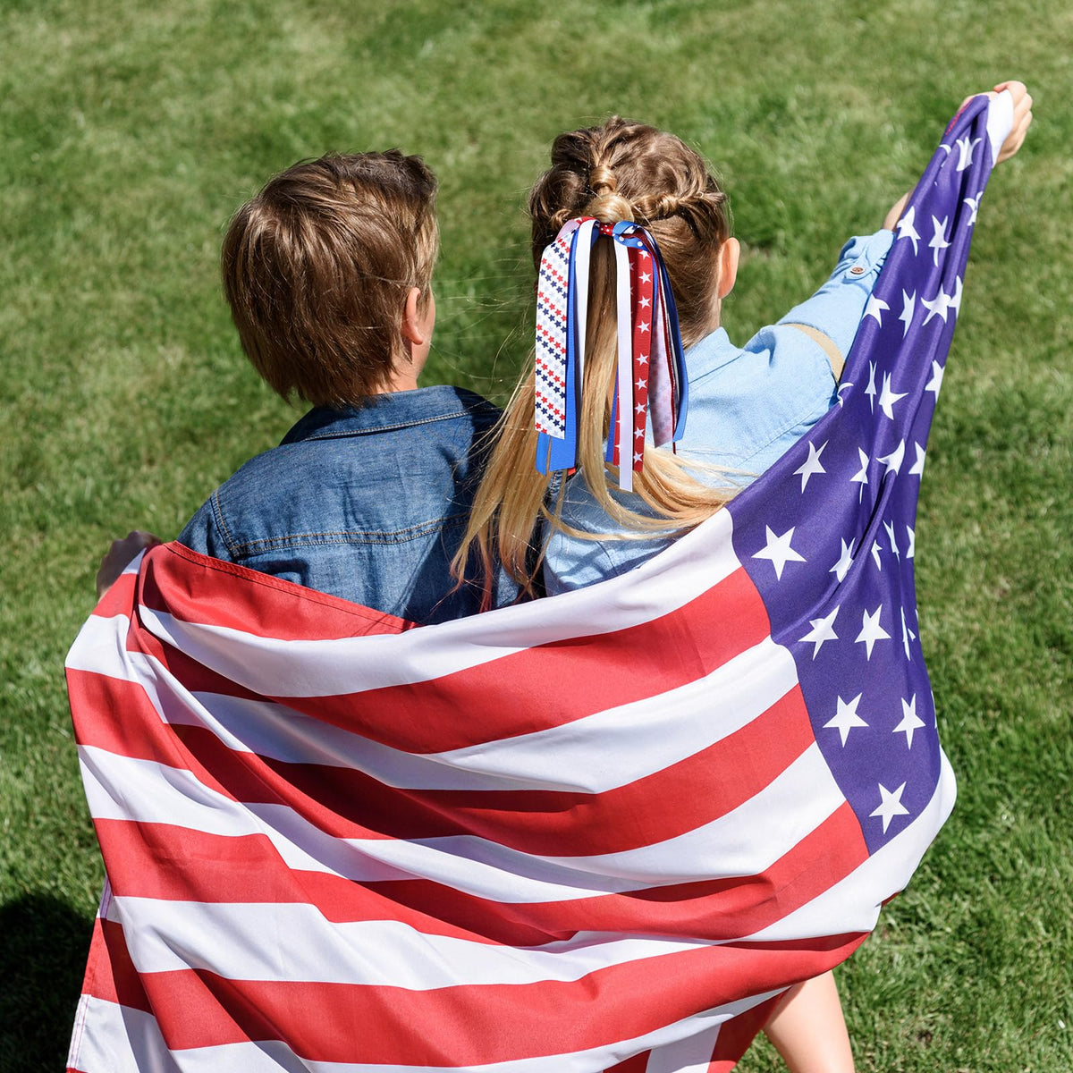 KCHIES streamer in a high ponytail outdoors adding patriotic flair