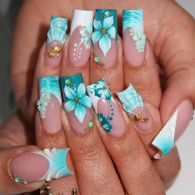 Kcjckcdd close-up of 3D flowers with gold accents highlighting textured elegance