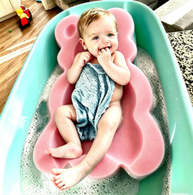 KECUCO baby in sink on cushion illustrating secure bathing