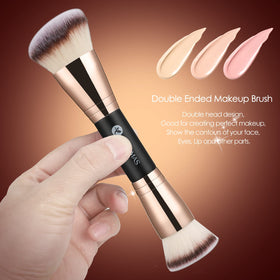 KINGMAS brush in hand to show compact travel-friendly size and control
