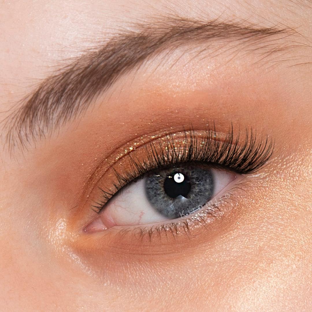 Kiromiro close-up of faux mink fibers, soft texture blends with natural lashes