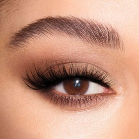 Kiromiro close-up of lash fibers highlighting faux mink texture and lightweight feel