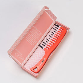 KISMETICS comb sliding through curly hair to define curls and reduce frizz