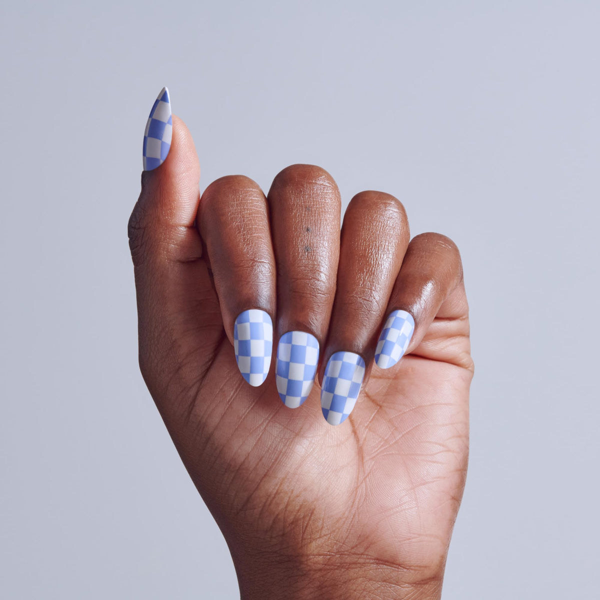 KISS spread of 32 nails laid out to show multiple sizes, better fit for varied nail beds