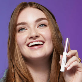 KISS Overnighter sealer texture close-up, smooth formula benefit