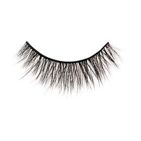 KISS application demo with hand placing lash showing beginner-friendly ease