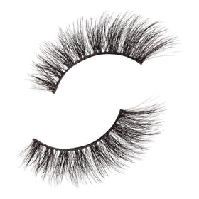 KISS lashes styled in glamour setting showing dramatic, camera-ready finish