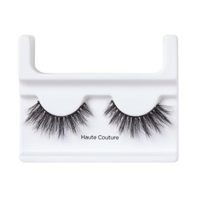 KISS lashes applied on model eye illustrating blended, dramatic volume