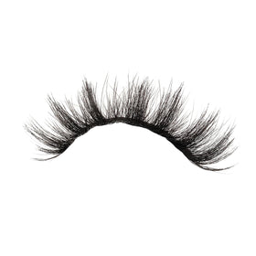 KISS lashes worn on eye demonstrating dramatic volume and blend