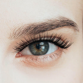 KISS close-up of thin flexible band highlighting comfortable blend