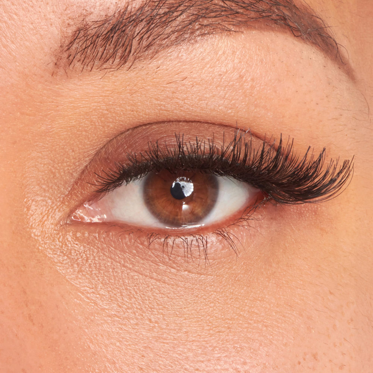 KISS Pompadour clear band close-up for invisible seamless wear