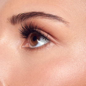 KISS side profile view highlighting graduated length and outer corner lift