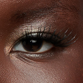 KISS Teddy close-up of strands highlighting triple-design texture benefit