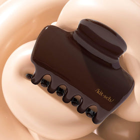 Kitsch clip styled at beach showing easy, sweat-resistant hold benefit