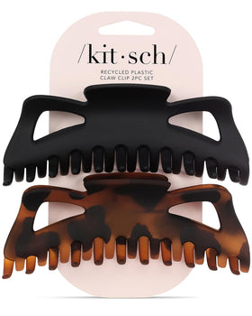 Kitsch clips inside a beach bag for travel-ready, lightweight styling