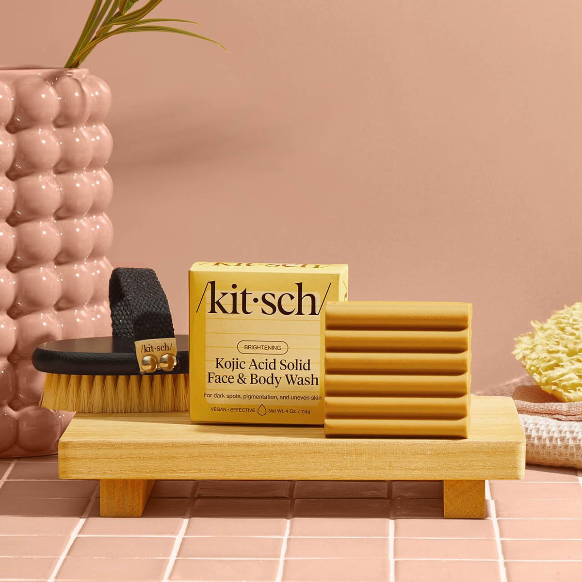Kitsch shea and hyaluronic ingredient display conveying hydration