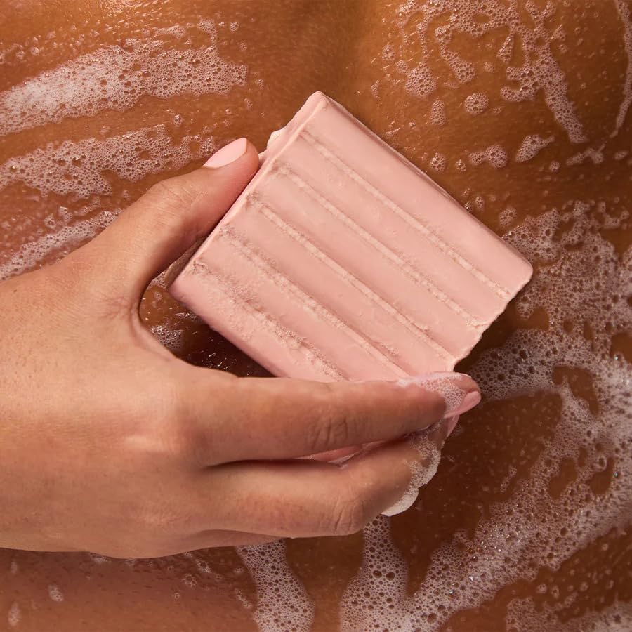 Kitsch label detailing clean ingredients for sensitive-skin support