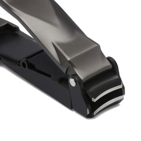 KLIPP close-up of razor-sharp stainless-steel cutting edges for precise trimming