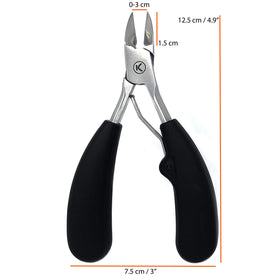 KOHM close-up of extra-wide blade delivering cleaner cuts for thick nails
