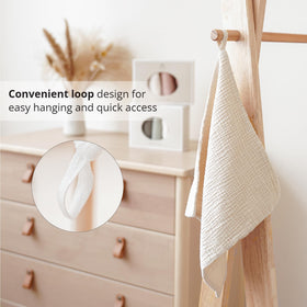 Konssy cloth removing makeup illustrating gentle cleansing benefit