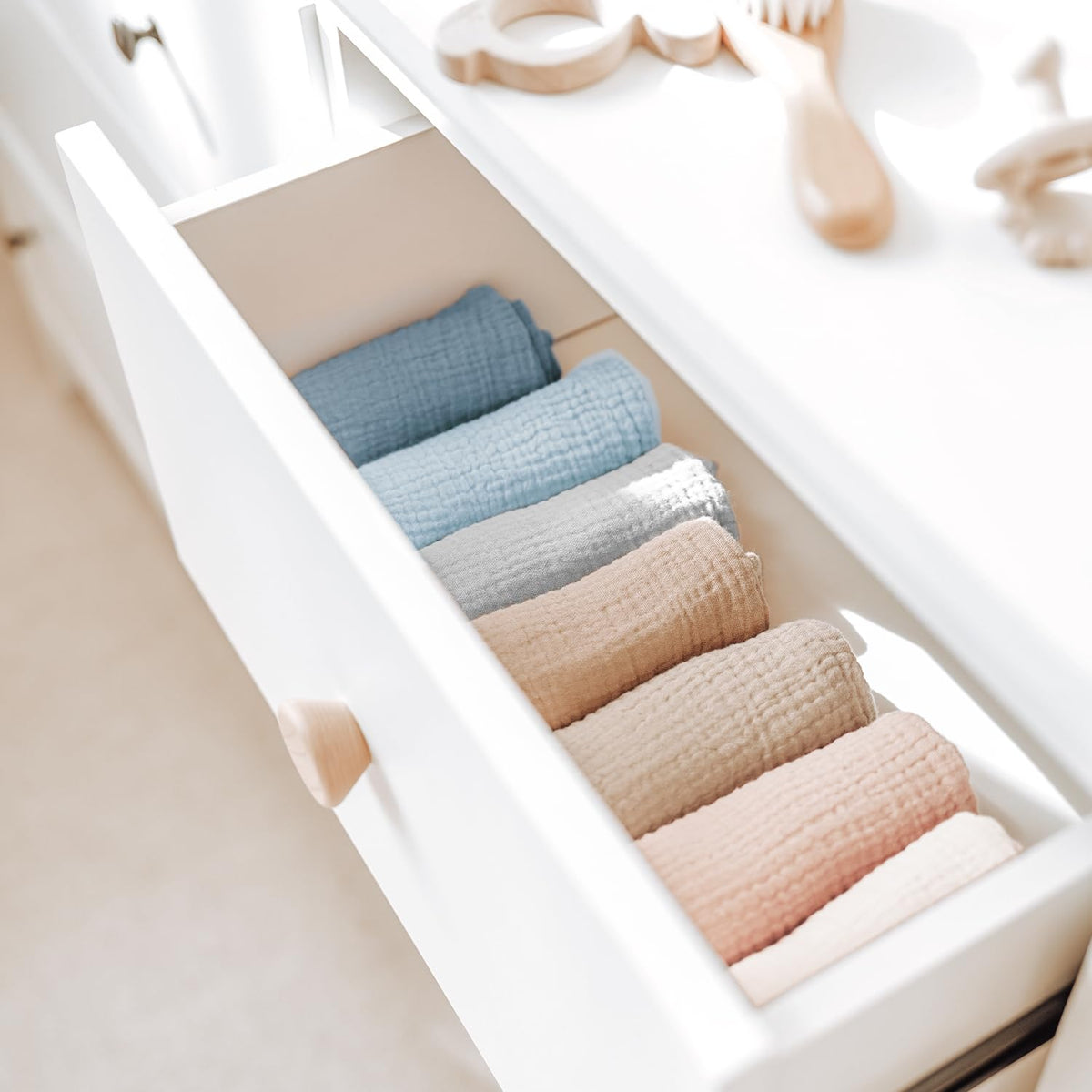 Konssy wet and wrung cloth showing quick-dry absorbency benefit