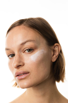 KORRES under makeup demo showing smooth base and compatibility with foundation