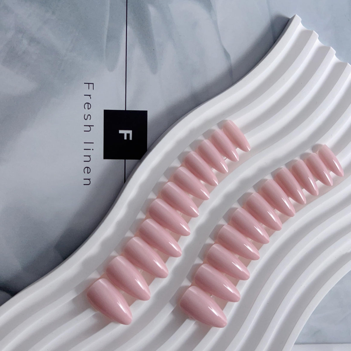 KQueenest application with glue and adhesive tab, shows simple five-minute application benefit