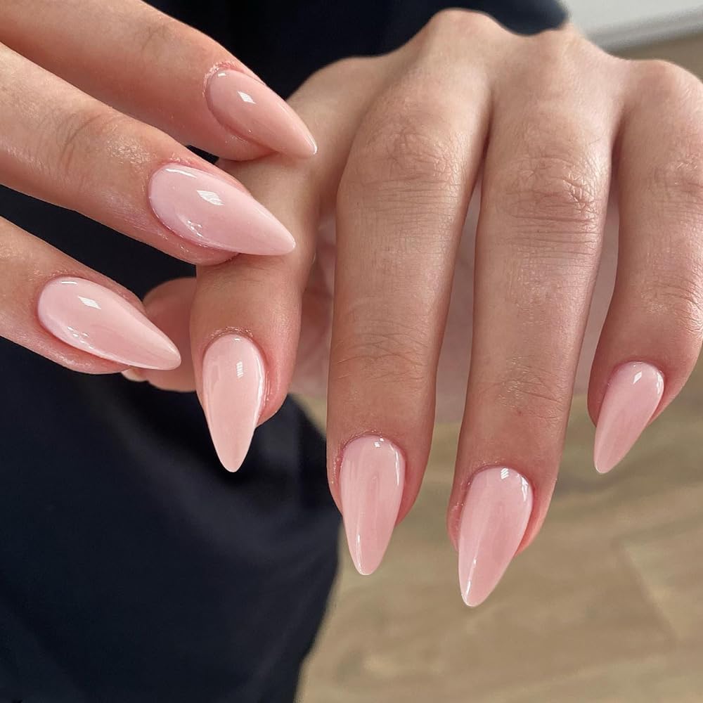 KQueenest close-up of almond tip texture, highlights smooth finish and chip resistance