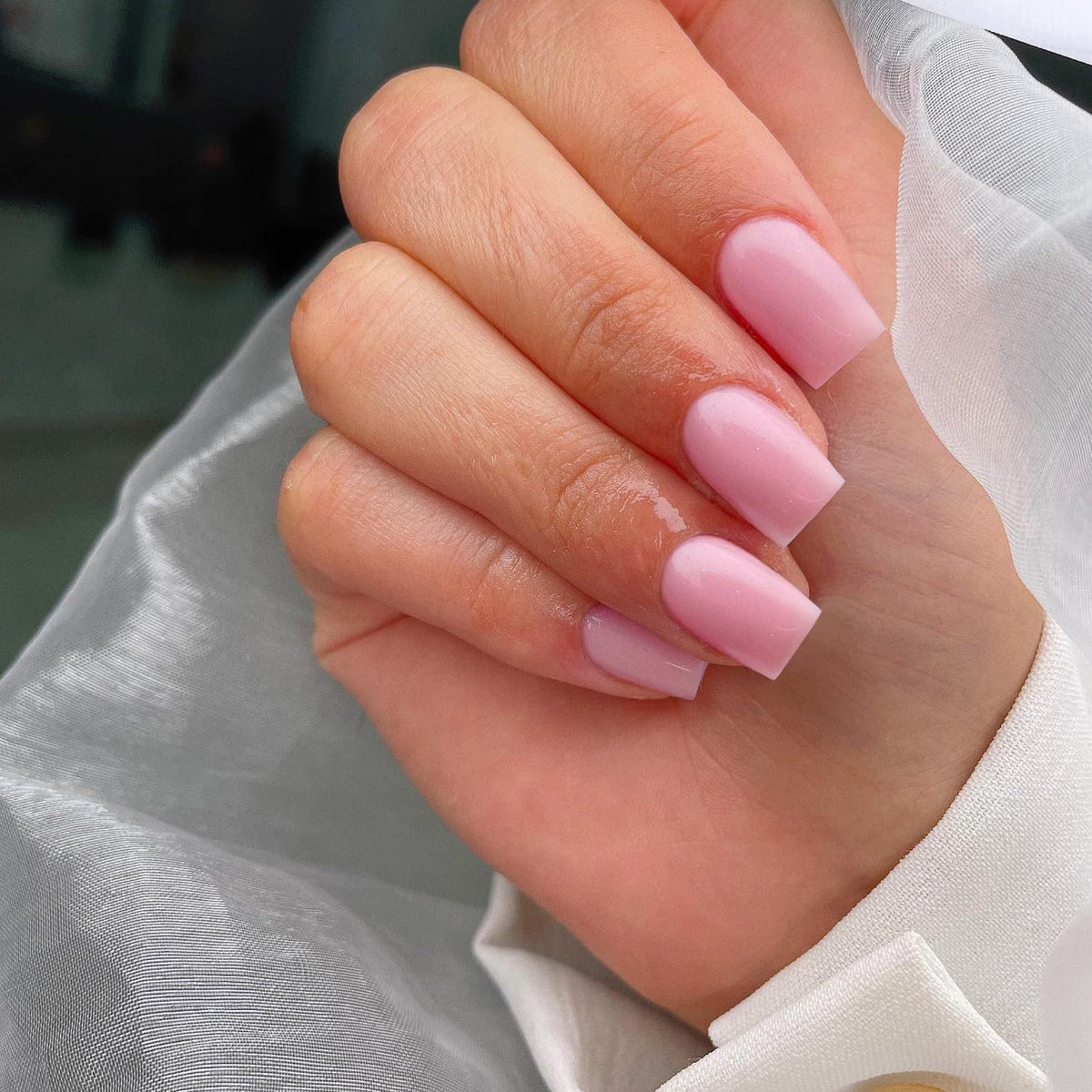 KQueenest close-up of gel-texture on nail highlighting smooth salon-like finish