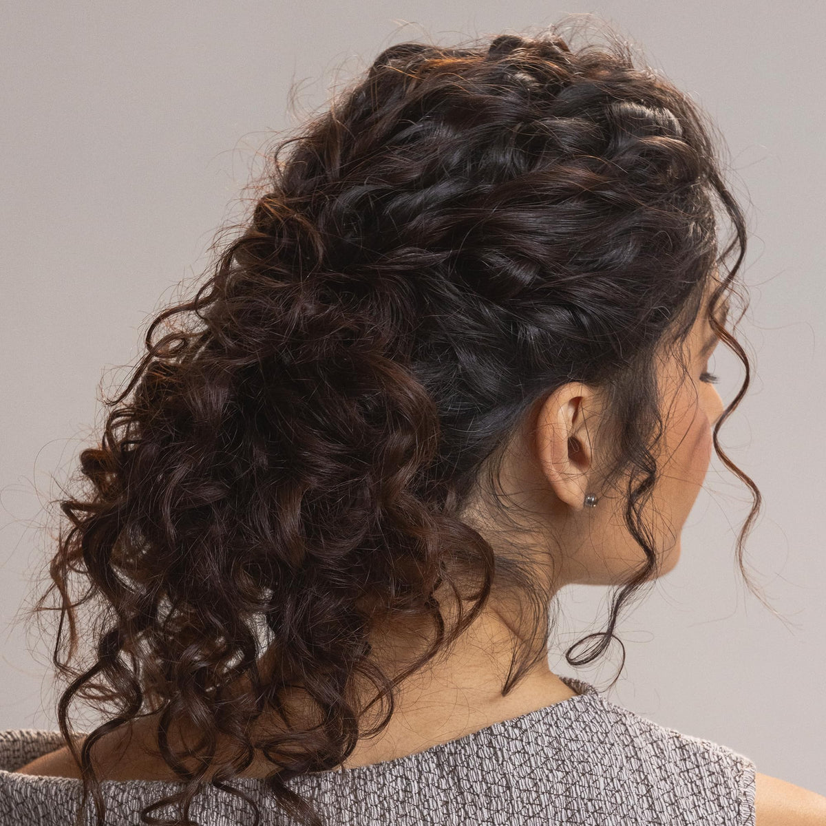 Kristin Ess before and after comparison showing reduced frizz and shinier curls