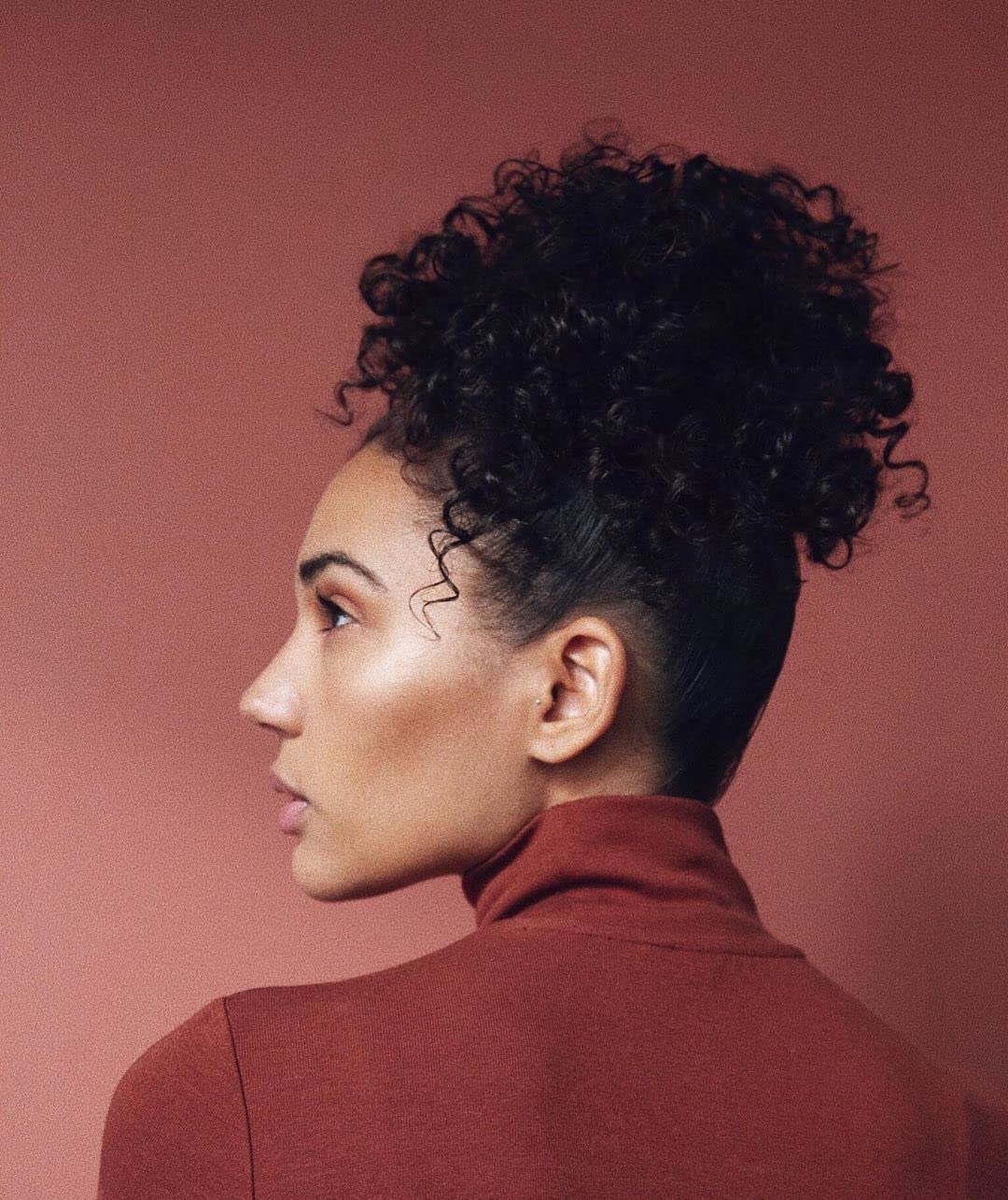 Kristin Ess in use on wet curls showing hydration and improved curl shape