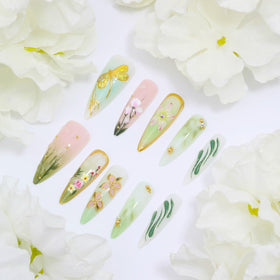 KRTBKR close-up of 3D pink flower details showcasing intricate texture and decorative impact