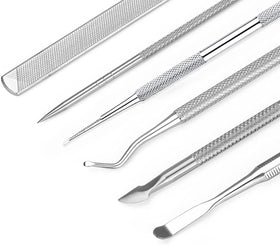 KuanStore lifter sliding under nail showing precise lifting for gentler grooming